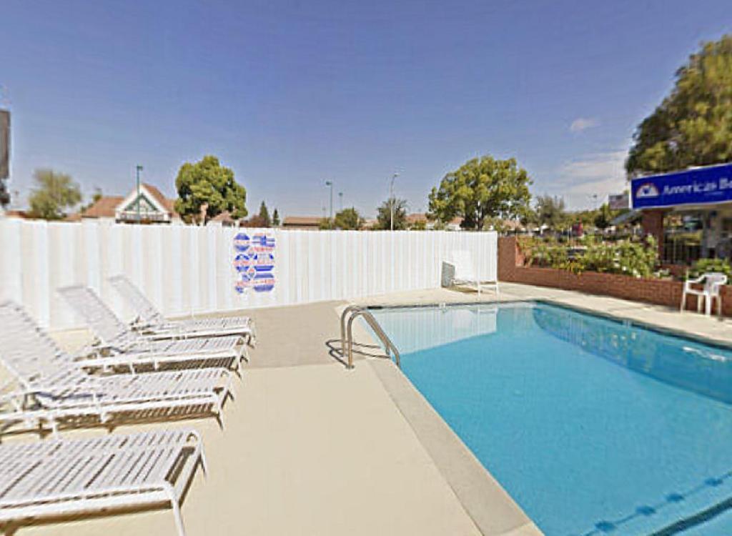 Americas Best Value Inn - Livermore Exterior photo