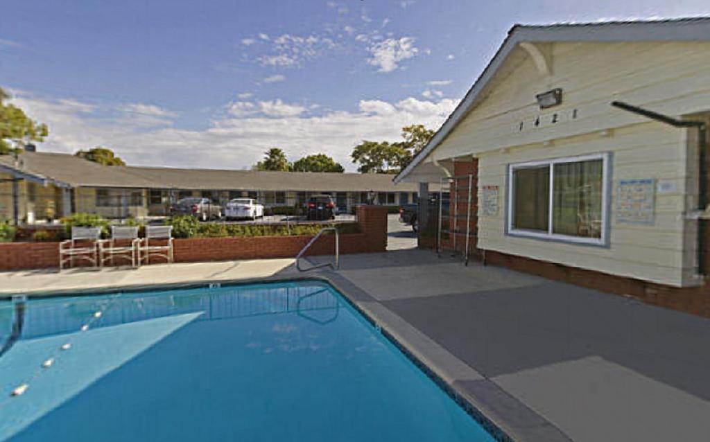 Americas Best Value Inn - Livermore Exterior photo